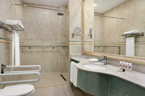 Hotel Ramada By Wyndham Shymkent