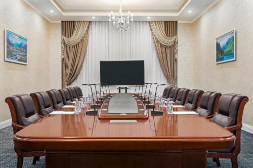 Hotel Ramada By Wyndham Shymkent