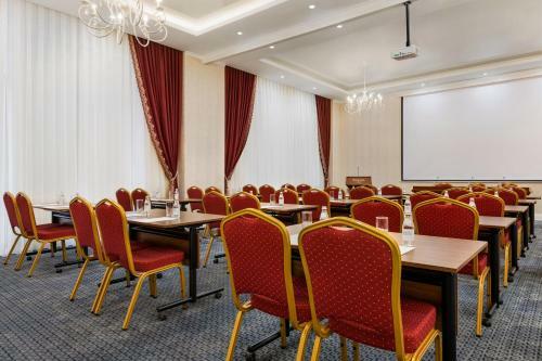Hotel Ramada By Wyndham Shymkent