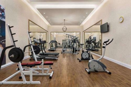 Hotel Ramada By Wyndham Shymkent