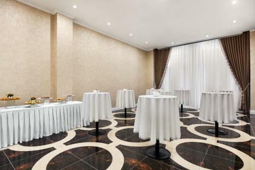 Hotel Ramada By Wyndham Shymkent