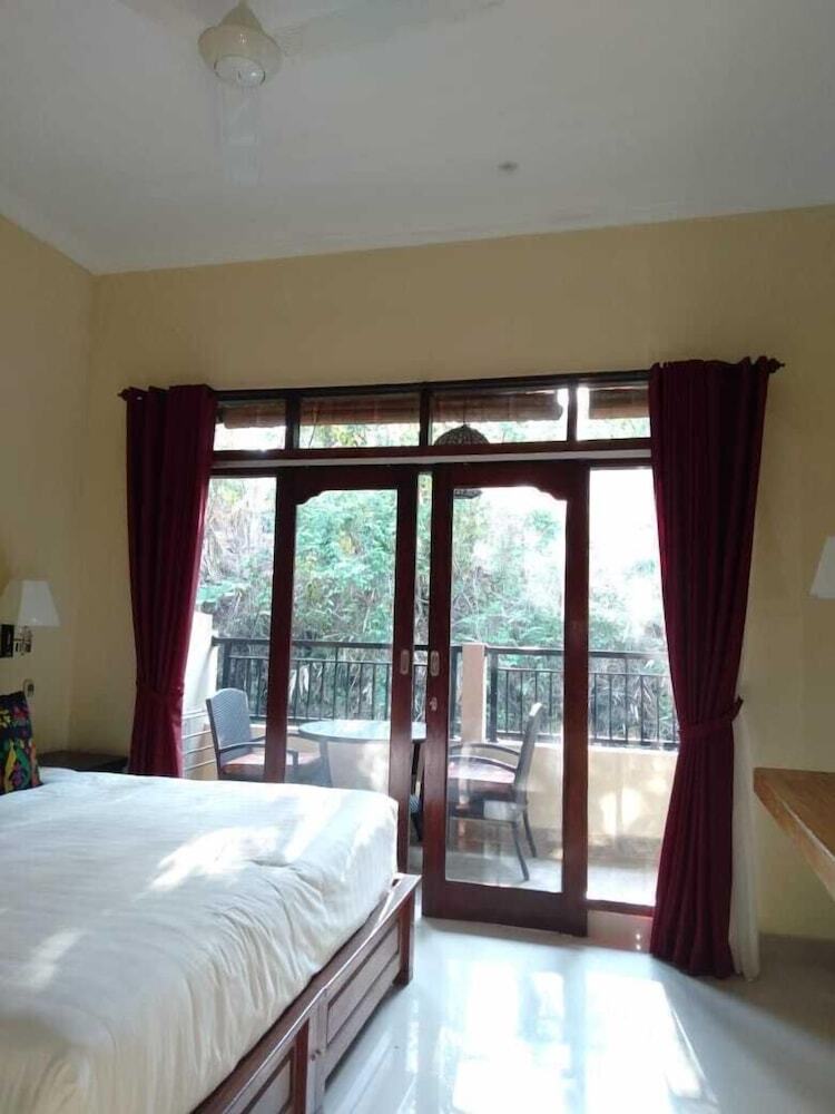 Hostal Topok House