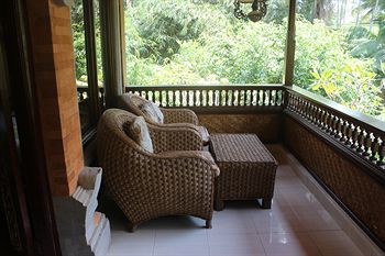 Hostal Gusti's Garden Bungalows