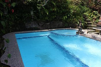Hostal Gusti's Garden Bungalows