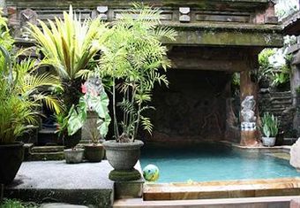 Hostal Gusti's Garden 2 Guest House