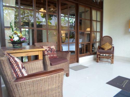 Lily Lane Villas