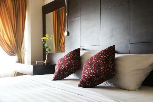 Hostal Nuriani Restaurant And Rooms