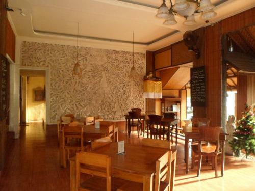 Hostal Nuriani Restaurant And Rooms
