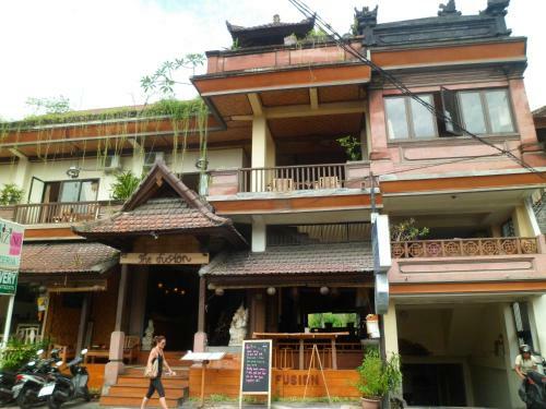 Hostal Nuriani Restaurant And Rooms