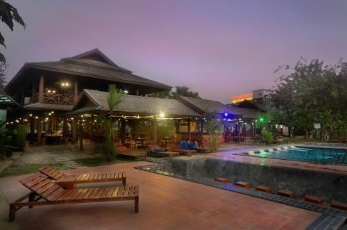 Lisha Grand Hotel