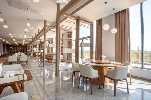 The Qube Hotel & Suite Vientiane