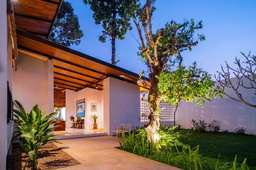 Hotel The Riviera Champasak