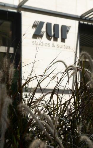 Apartamento Zur Studios And Suites