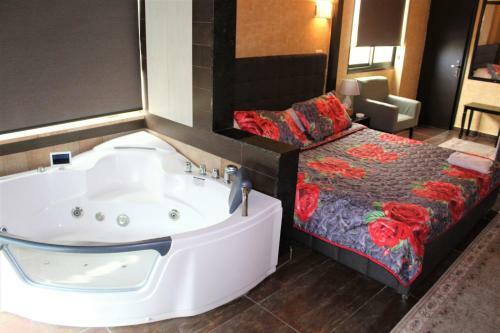 Aristo House Hotel