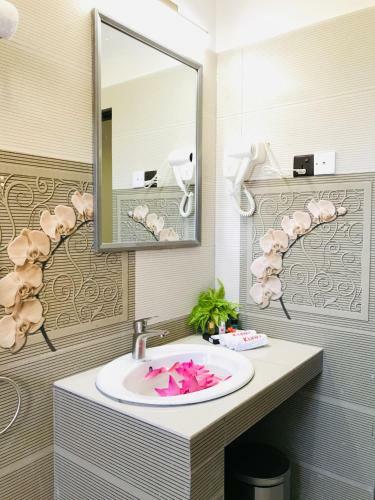 Kanola Luxury Hotel