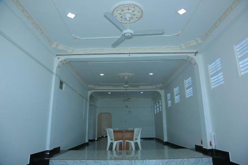 Hostal Thavam Guest House