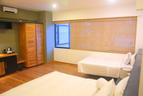 Manuka Hillwood Hotel