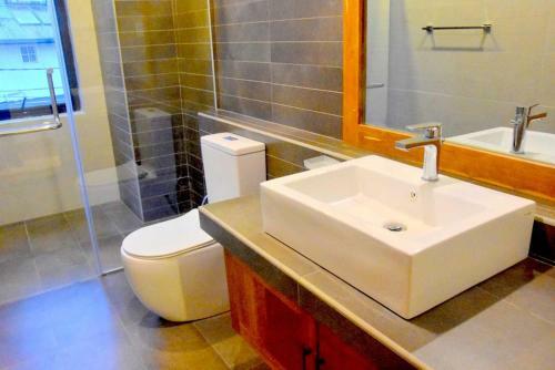Manuka Hillwood Hotel