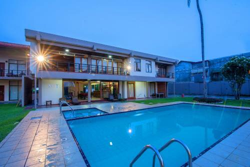 Kayjay Garden Hotel (beach Front)