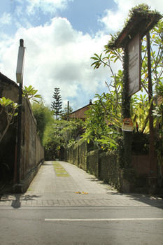 Hostal Bali Gardenview Cottages