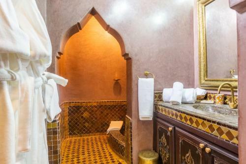 Hostal Riad Azaro