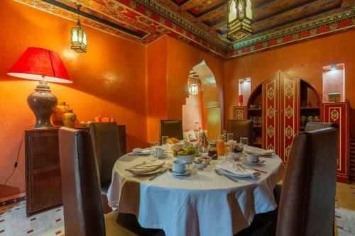 Hostal Riad Azaro