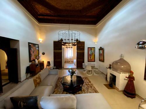 Hostal Maison Du Tresor
