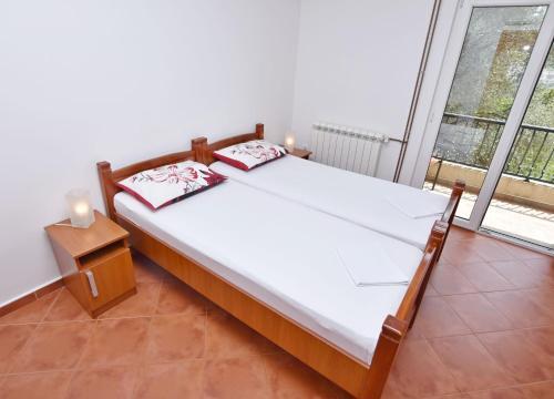 Apartments And Rooms Iva