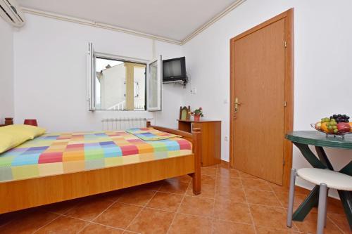 Apartments And Rooms Iva