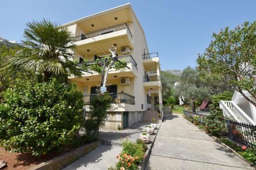 Apartments And Rooms Iva