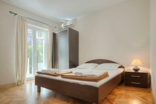 Mandir Apartments - Center