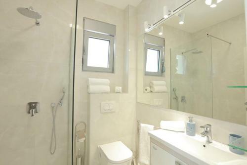 Babalonija Villa Sleeps 6 With Pool