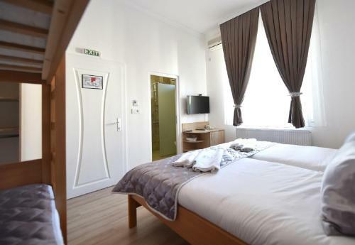 Villa Nina Hotel & Lounge Bar