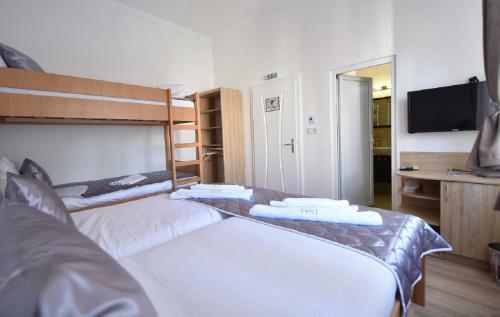 Villa Nina Hotel & Lounge Bar