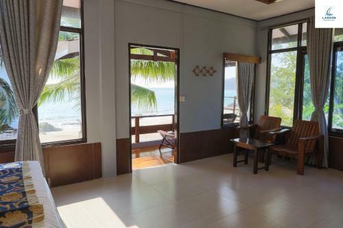 Hotel Lagoon Ngapali Beach Lodge