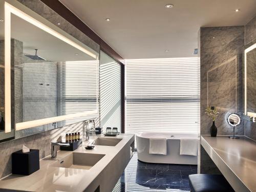 Hotel Pullman Mandalay Mingalar