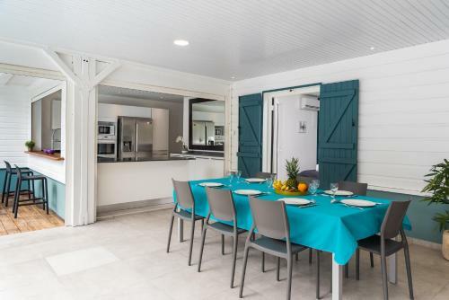 Exceptionnel : Villa De Standing Sur La Plage, Piscine Priv�e