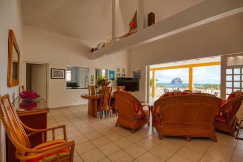 3 Bedrooms Vill With Sea View (Mqdi77)