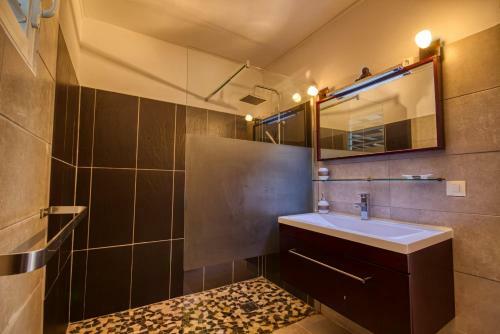 3 Bedrooms Vill With Sea View (Mqdi77)