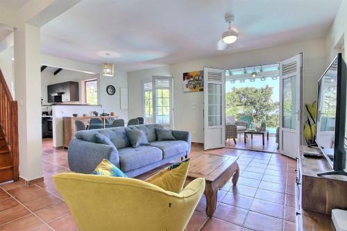 Villa M�rit�e : 3 Ch, V�g�tation Luxuriante Et Grande Piscine