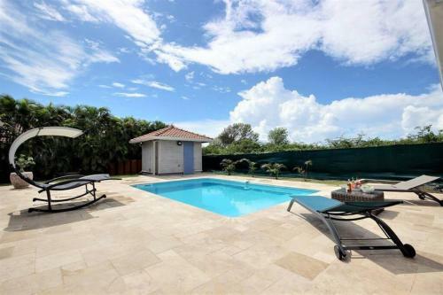 Villa Blue Lagoon, 3 Chambres, Piscine, Plage � 5 Minutes