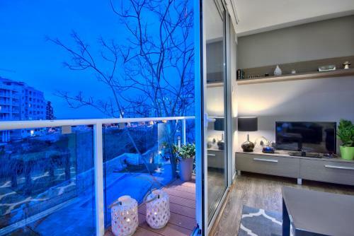 Balluta Bay Beach House With Seaviews
