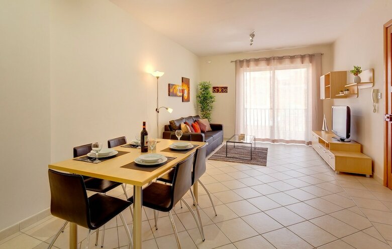 Valletta And Harbour Views Apartment In Central Sliema