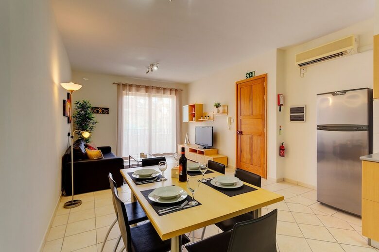 Valletta And Harbour Views Apartment In Central Sliema