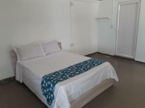 Hostal Room In Bb - A Single Room In A Nice Palais