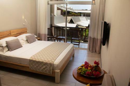 Hotel Le Peninsula Bay Beach Resort & Spa