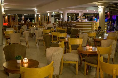 Hotel Le Peninsula Bay Beach Resort & Spa