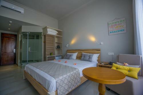 Hotel Le Peninsula Bay Beach Resort & Spa