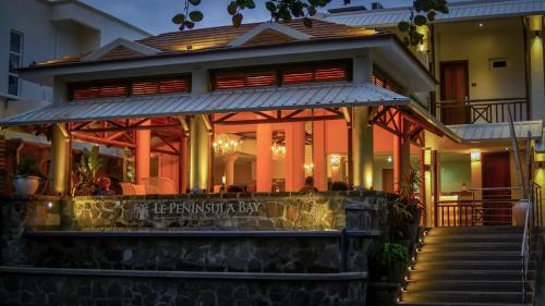 Hotel Le Peninsula Bay Beach Resort & Spa