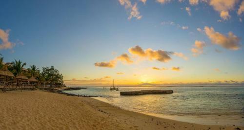 Hotel Le Peninsula Bay Beach Resort & Spa